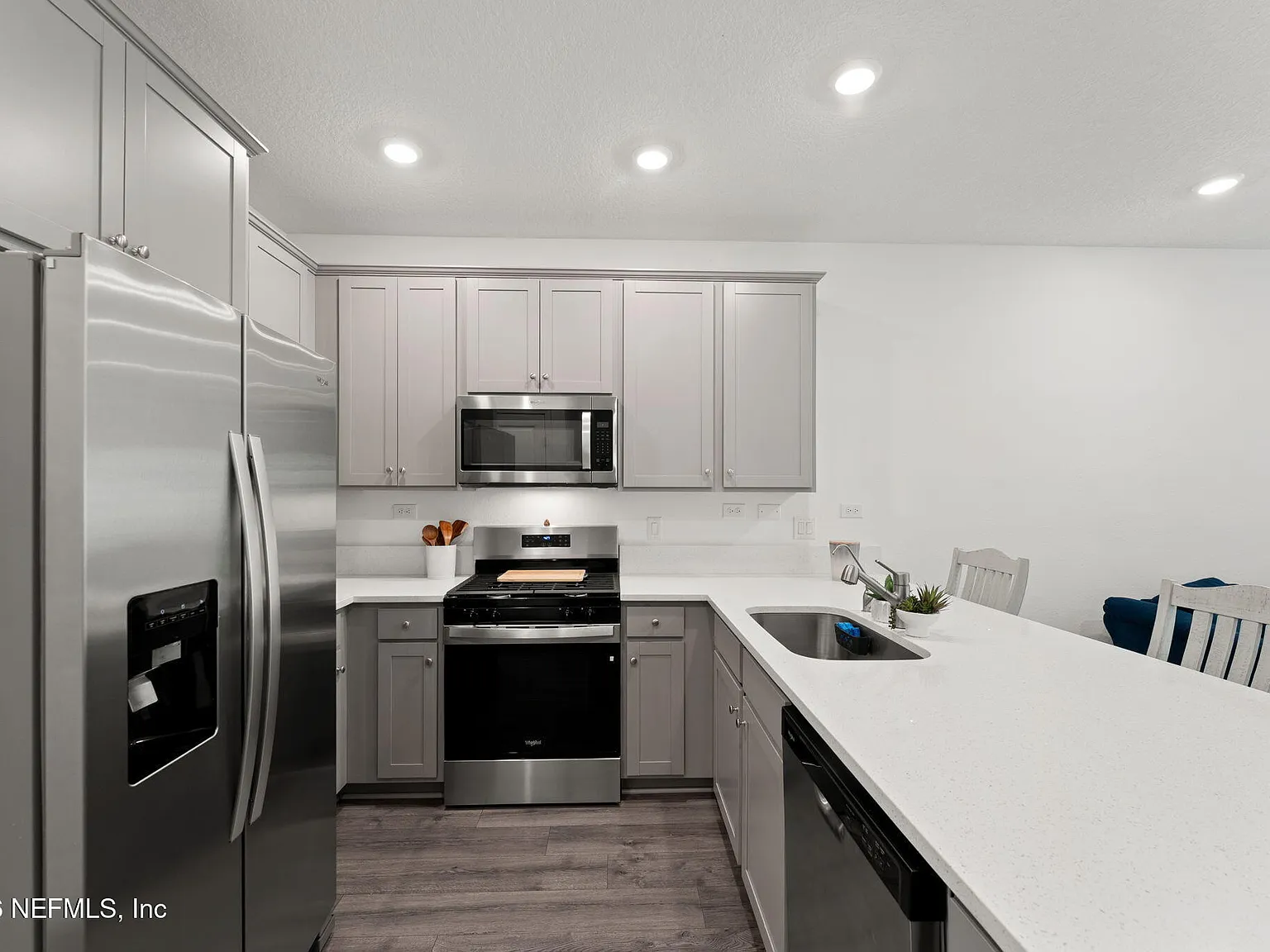 3 bed, 2.5 bath, 1452 sqft, $2,100 — Photo 4