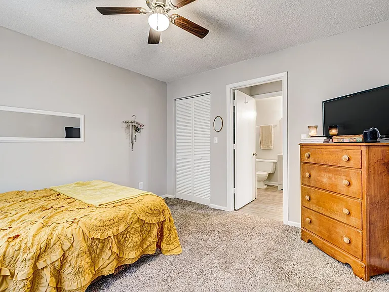 2393 Continental Ave #B13 — Photo 13