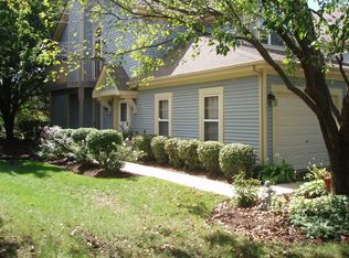 1232 Tennyson Ln, Naperville, IL 60540