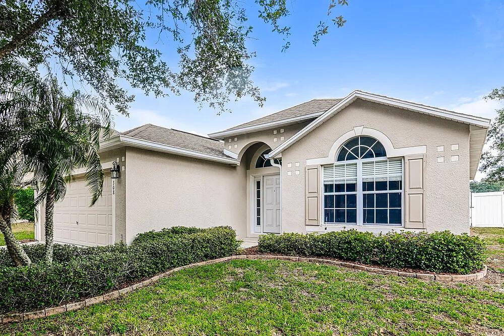 3 bed, 2.0 bath, 1654 sqft, $1,920 — Photo 3