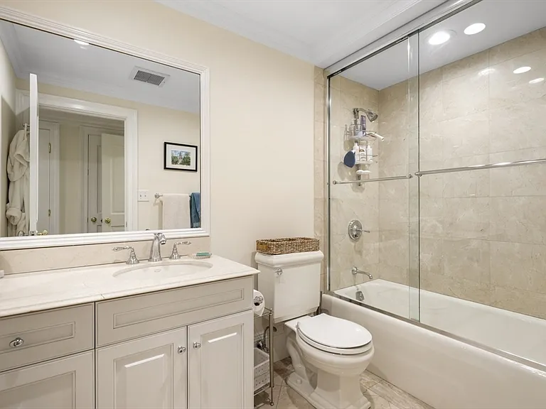 28 Marlborough St #1 — Photo 17