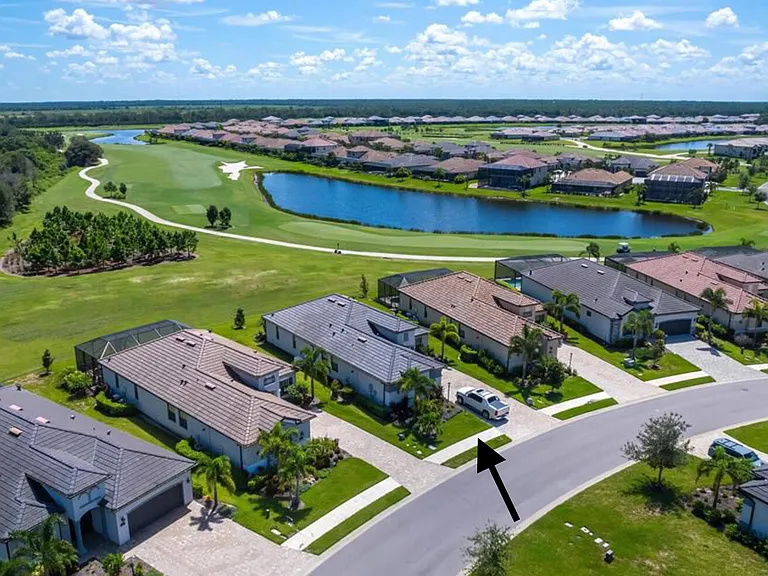 Location on quiet street with fairway and sunrise views