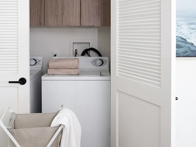 Apartment with In-Home Washer and Dryer.