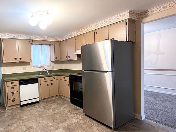 2nd image of 101 Pheasant Run Rd