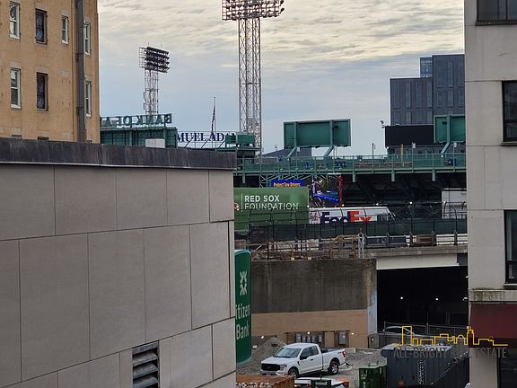 5th image of 566 Commonwealth Ave