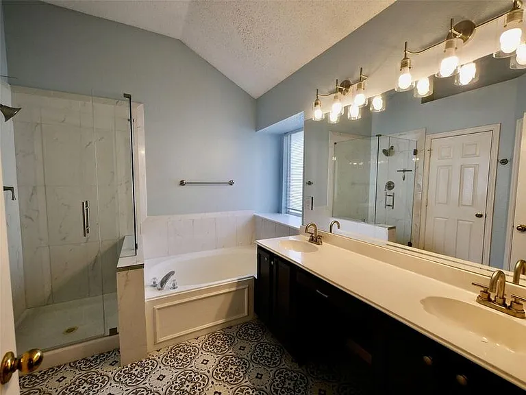 4502 Highlands Dr — Photo 16