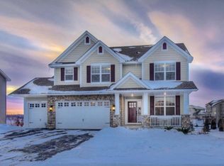 9300 Red Oak Dr, Victoria, MN 55386