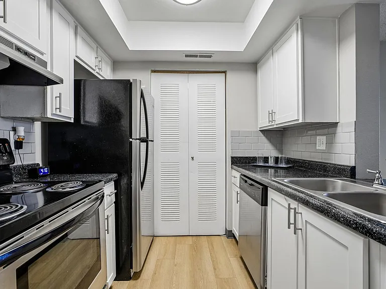 Brighton Place Apartments — Photo 45