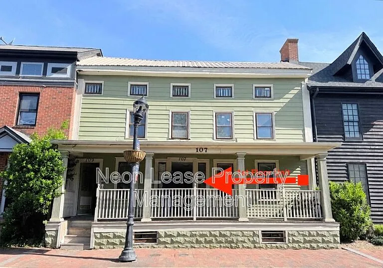 107 NW Front St — Photo 1