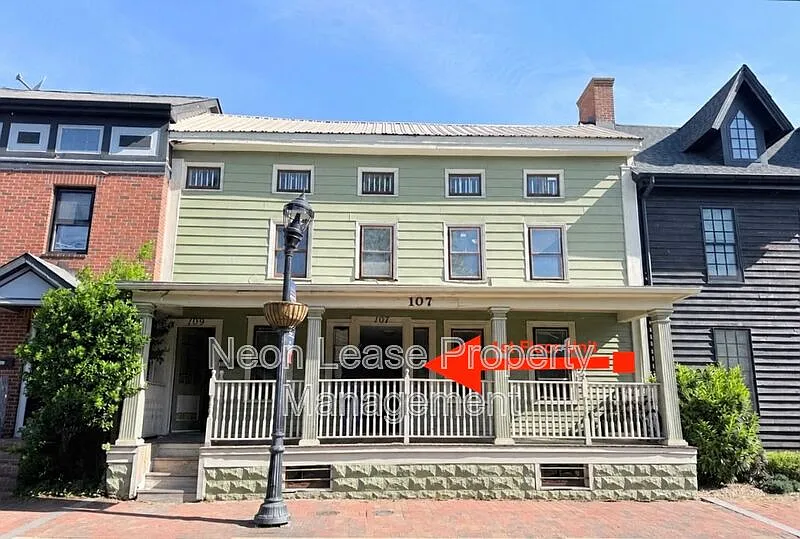 107 NW Front St