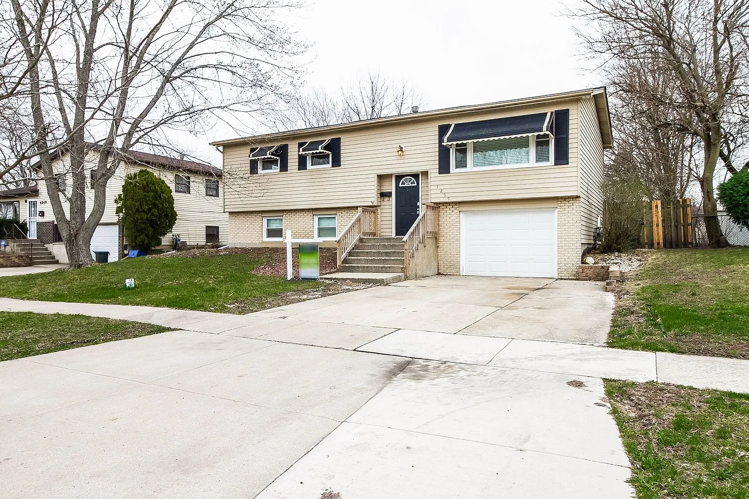4259 188th Pl photo 1