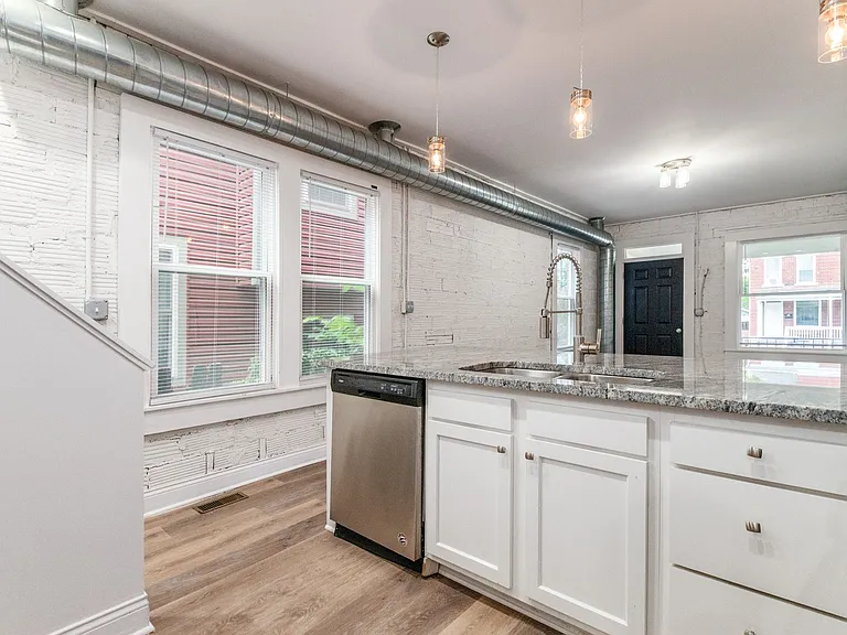 942 Linwood Ave — Photo 18