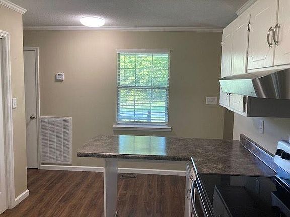 4th image of 166 Cross Way