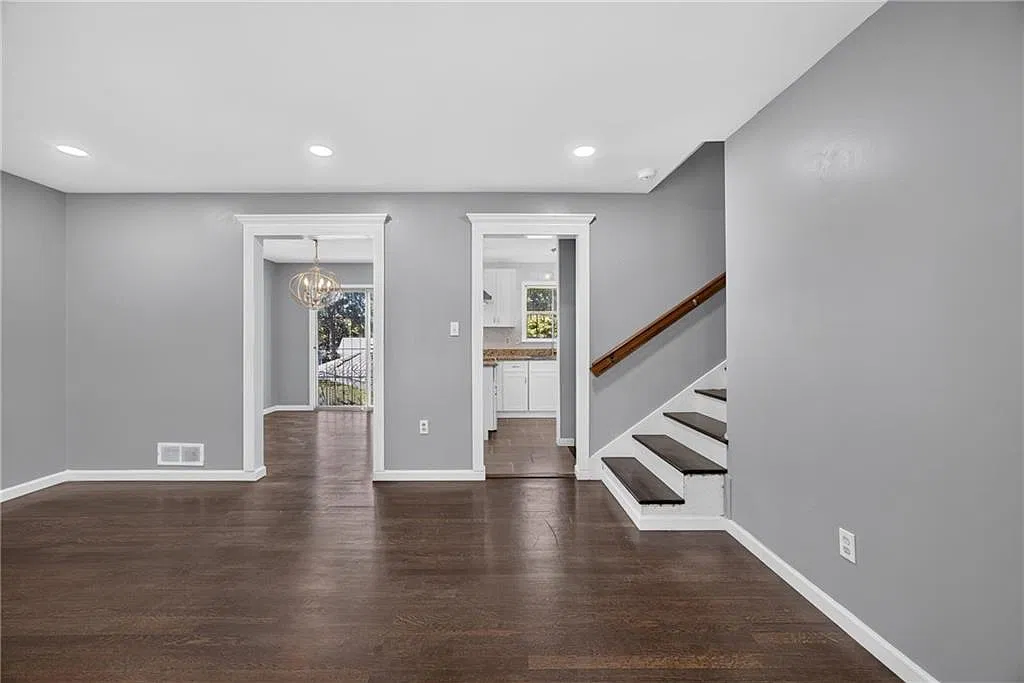 3 bed, 3.0 bath, 1046 sqft, $1,700 — Photo 4