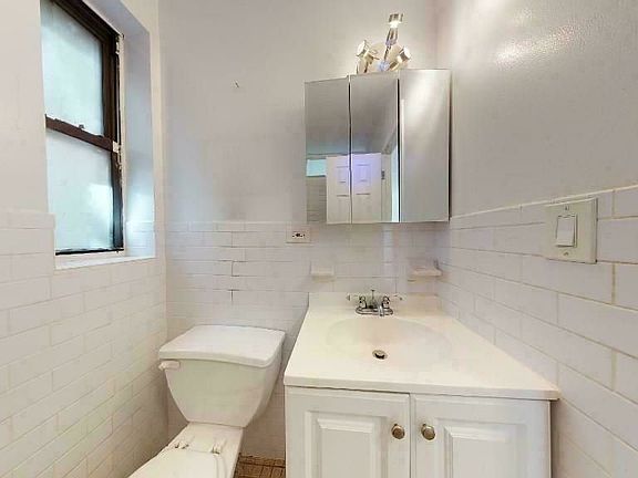 5th image of 1502 1st Ave #4D