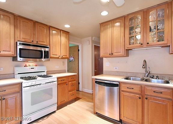 3rd image of 7630 W Palatine Ave