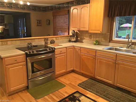 4th image of 2915 Thunderbird Dr