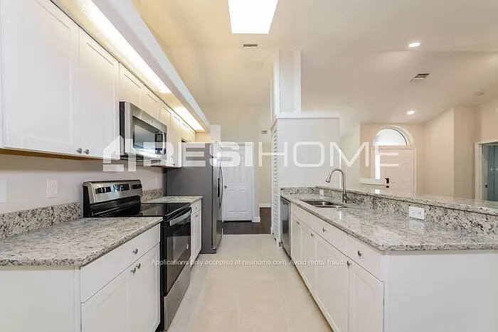 6405 64th Dr E — Photo 2