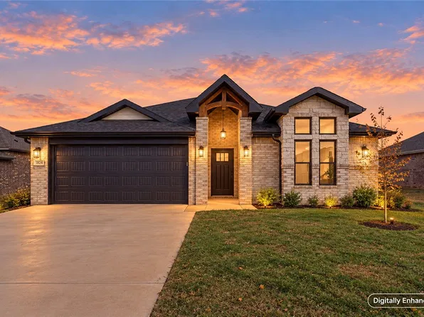 1824 Silk St, Pea Ridge, AR 72751