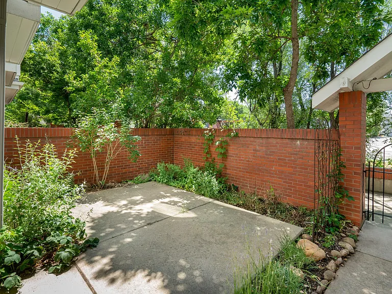 2201 Pearl St — Photo 11