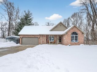 916 Poplar Cove Ct, Brownstown, IN 47220