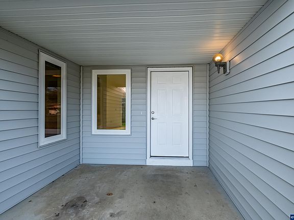 2nd image of 1062 33rd Ave SW