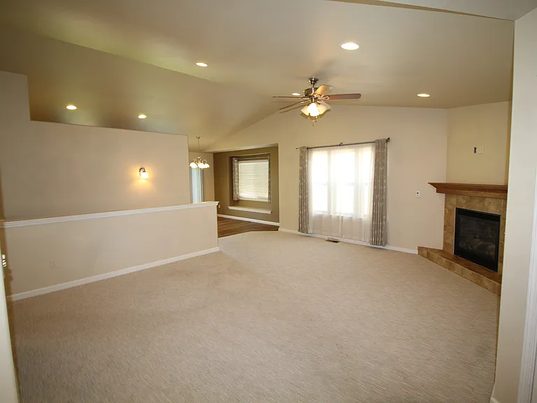 507 Roundhouse Dr — Photo 5
