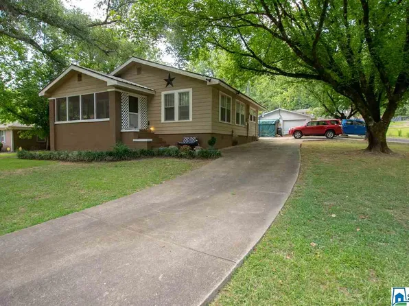 624 Pinewood Ct, Bessemer, AL 35023