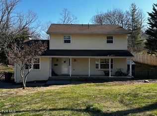 2304 Larkspur Dr, Johnson City, TN 37604