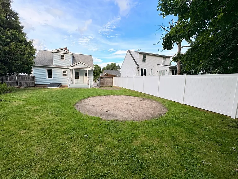 164 Beechwood Ave — Photo 2