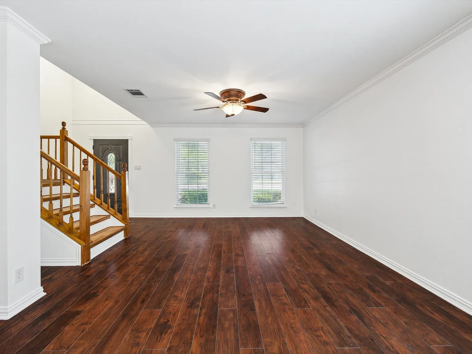 4 bed, 2.5 bath, 3028 sqft, $2,295 — Photo 2