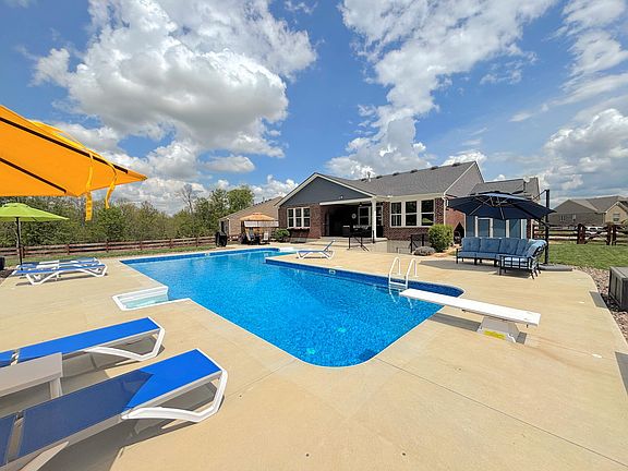 3rd image of 10172 Waterford Ct