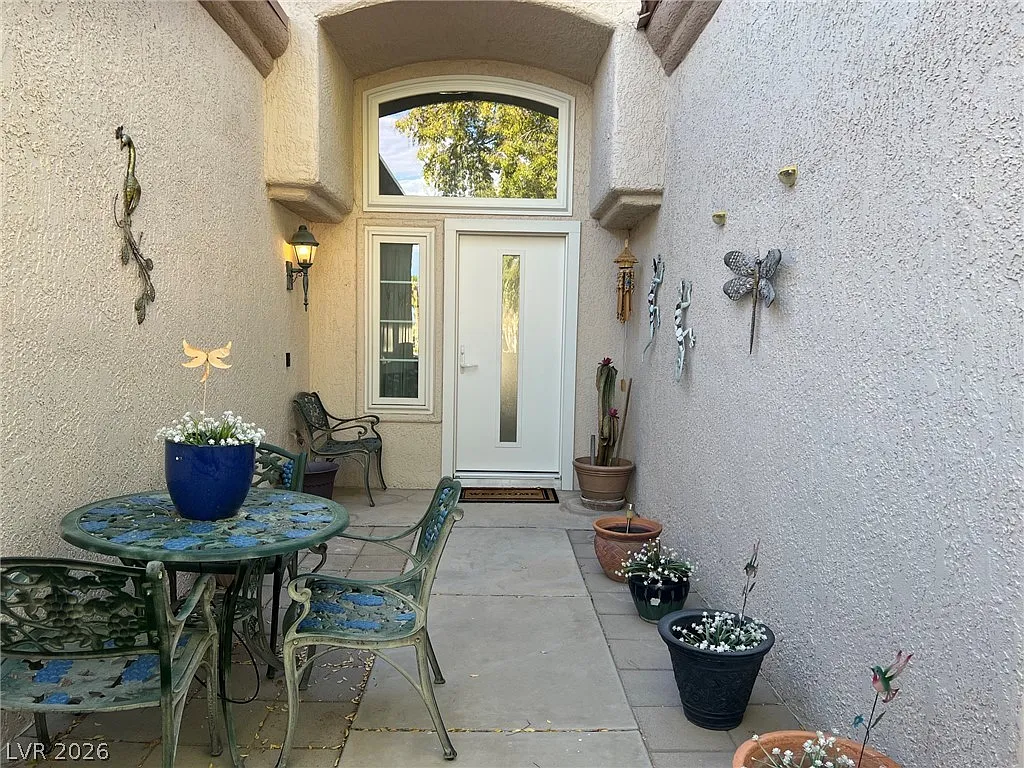 2 bed, 2.0 bath, 1749 sqft, $2,850 — Photo 2