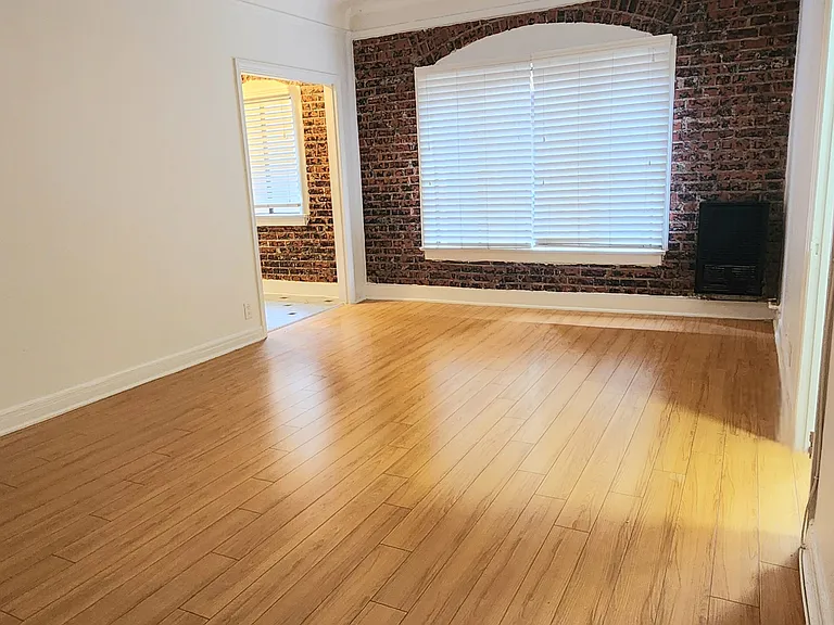 Serrano Club Apartments — Photo 3