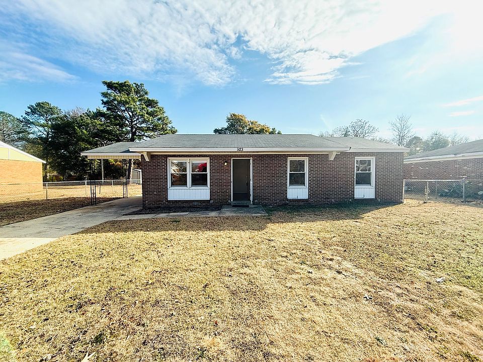 1st image of 923 Fiske Dr