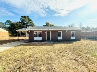 923 Fiske Dr, Fayetteville, NC 28311