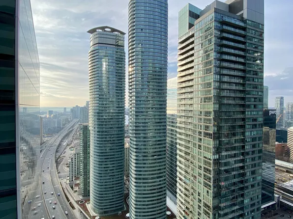 100 Harbour St, Toronto, ON