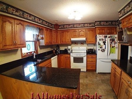 Kitchen, Granite countertop, Ceramic floor