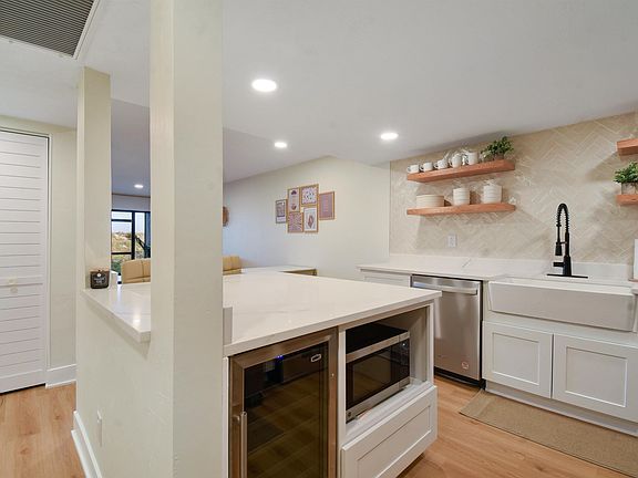 2nd image of 2 East St Unit 2