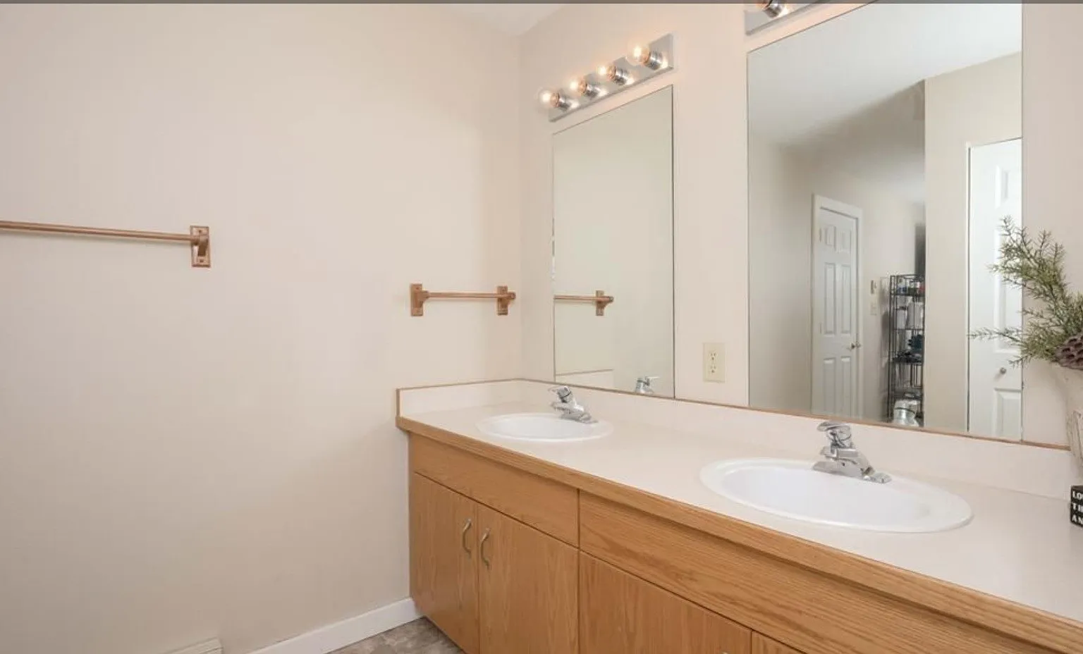 2 bed, 1092 sqft, $4,200 — Photo 3