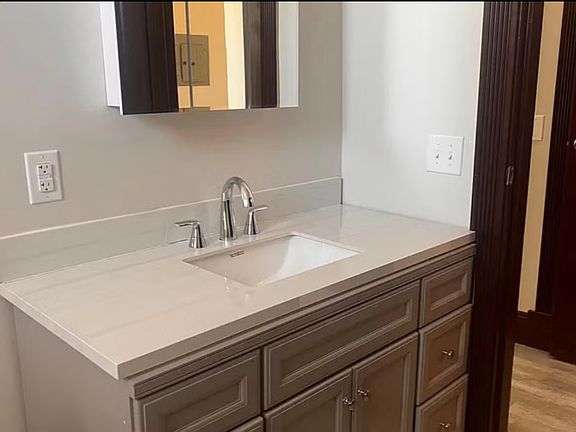 4th image of 2112 Auburn Ave #4