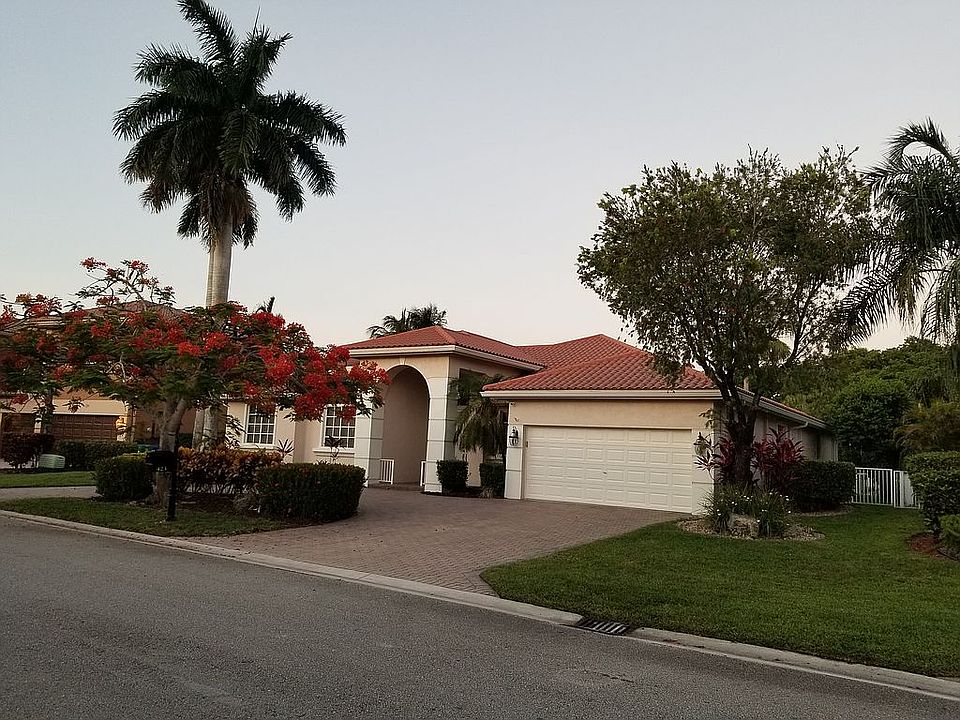 1st image of 423 NW 118th Ave