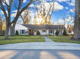 18455 Riverside Dr, Beverly Hills, MI 48025