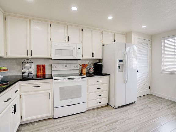5th image of 51 Trestle Dr #51