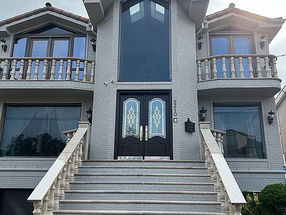 4th image of 2310 E 65th St
