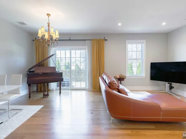 156 Rio Vista Ln, Northvale, NJ 07647