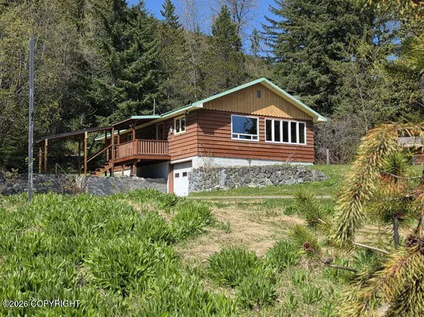 24 E Oslund Dr, Haines, AK 99827