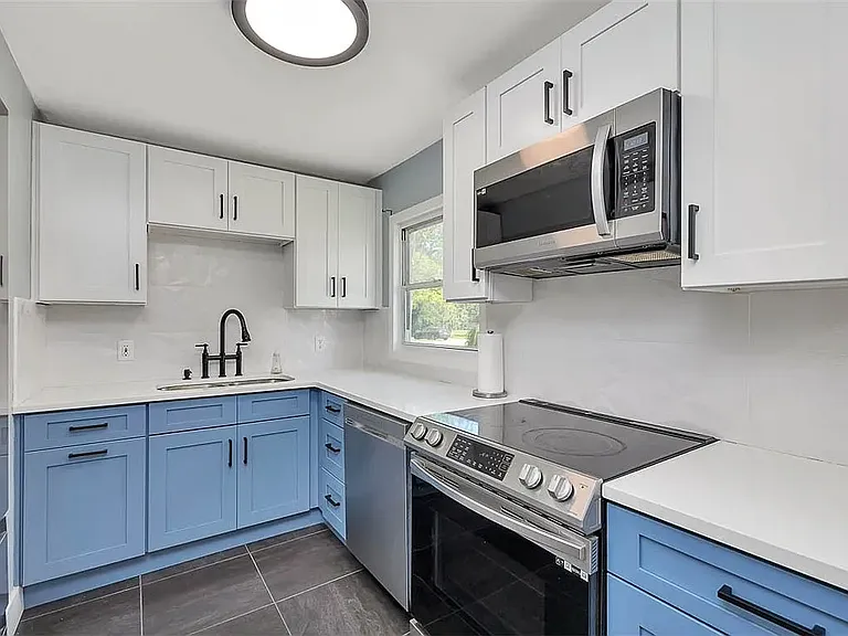 724 Lee St — Photo 12
