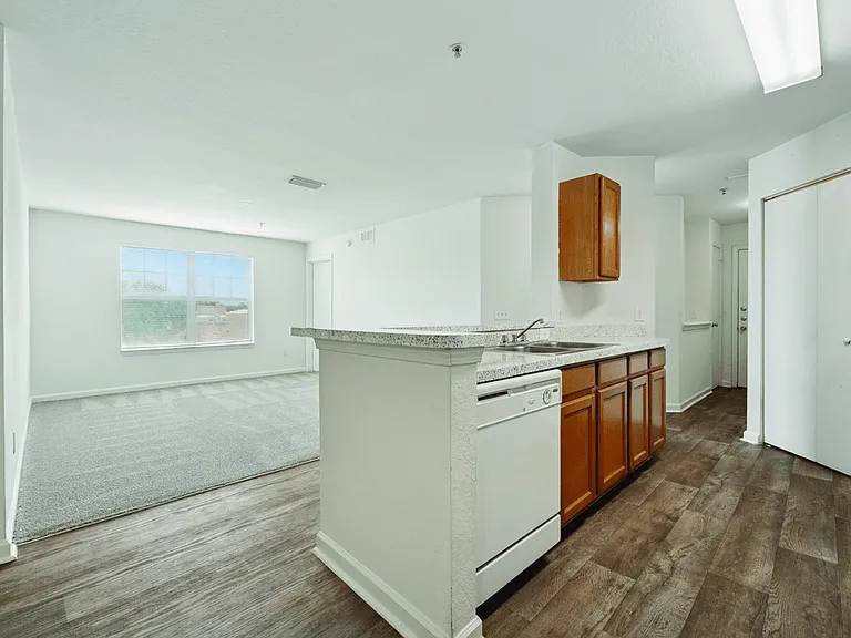 Camri Green Apartments — Photo 14