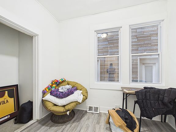 5th image of 3043 N Southport Ave #1